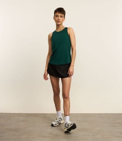 Musculosa Deportiva en Microfibra Texturizada y Bajo Redondeado 2