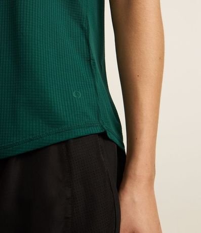 Musculosa Deportiva en Microfibra Texturizada y Bajo Redondeado 3