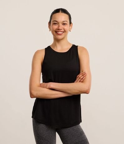 Musculosa Deportiva en Microfibra Texturizada y Bajo Redondeado