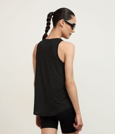 Musculosa Deportiva en Microfibra Texturizada y Bajo Redondeado 4