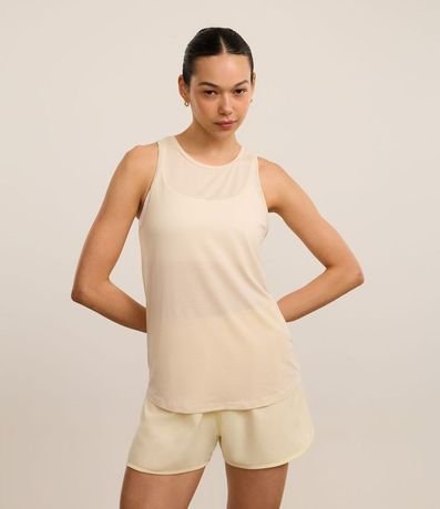 Musculosa Deportiva en Microfibra Texturizada y Bajo Redondeado