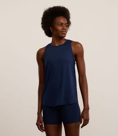 Musculosa Deportiva en Microfibra Texturizada y Bajo Redondeado