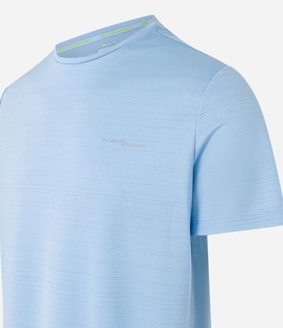 Remera Deportiva con Tecnologia Dry y Estampa Refletiva 7