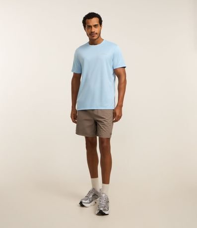 Remera Deportiva con Tecnologia Dry y Estampa Refletiva 2