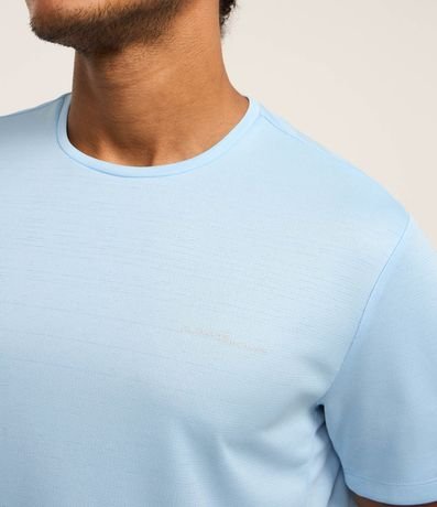 Remera Deportiva con Tecnologia Dry y Estampa Refletiva 4
