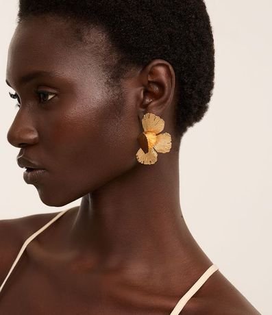 Caravana Mediana en Metal con Forma de Media Flor Texturizadas