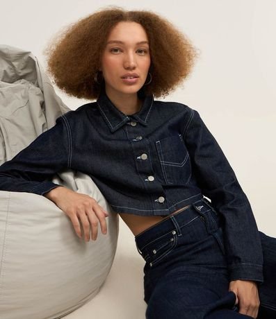 Camisa Cropped en Jeans con Pespontos Contrastantes