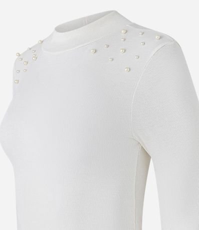 Blusa en Rib con Cuello Alto y Perlas en los Hombros 6