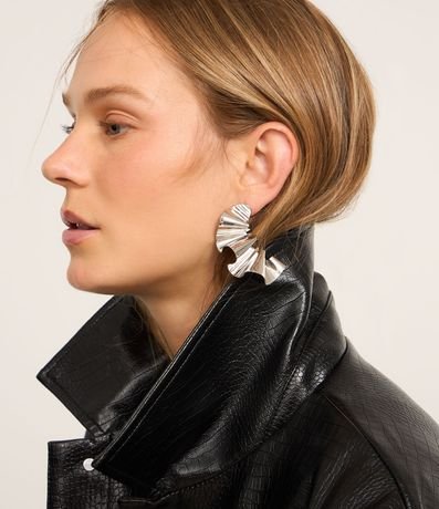 Caravana mediano en Metal con Bañoo de Níquel y Textura Plisada