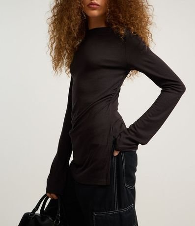 Blusa en Rib con Fruncido Lateral y Cuello Alto 4