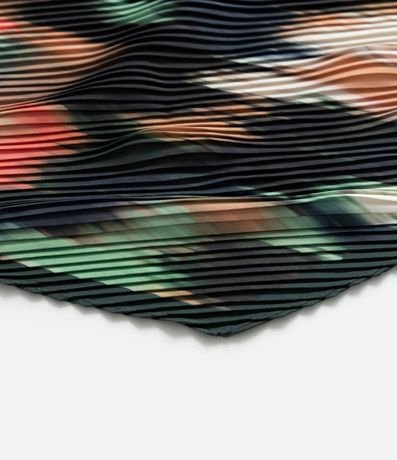 Pañuelo Cuadrado en Satén Plegado y Estampa Efecto Tie Dye 3