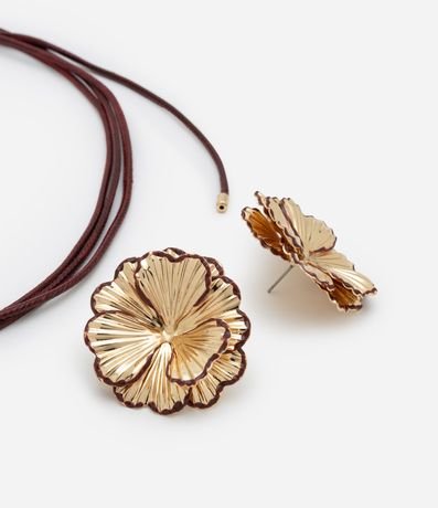 Conjunto de Collar Cordón y Caravanas y Formato Floral con Pétalos 2