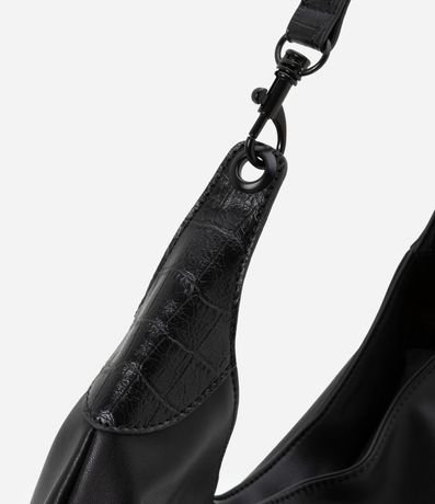 Bolsa Hobo con Detalles en Textura Crocco y Hebillas en la Asa 6