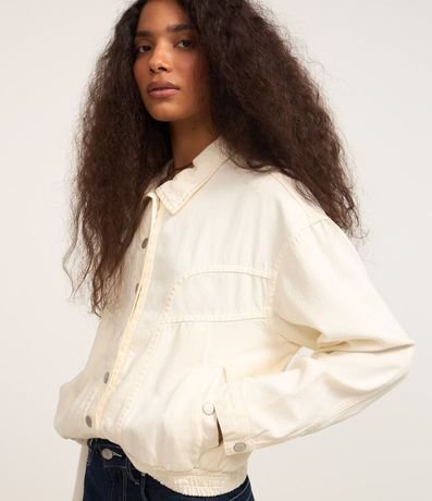 Campera Bomber Jeans con Abotonado Delantero y Recortes 4