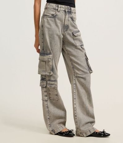 Pantalón Recto en Jeans con Bolsillos Cargo 3
