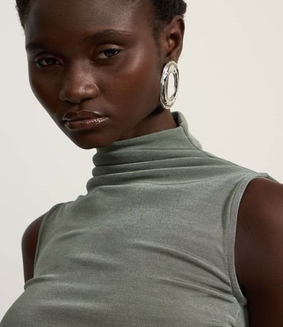 Blusa Cropped Fruncida en Rib con Cuello Alto y Espalda Abertas 3