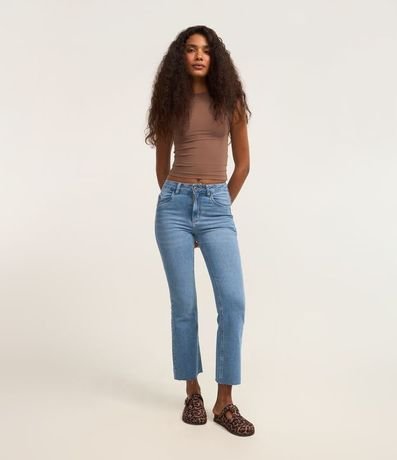 Pantalón Flare Cropped en Jeans con Bajo a Hilo