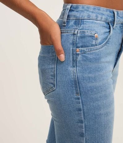 Pantalón Flare Cropped en Jeans con Bajo a Hilo 4