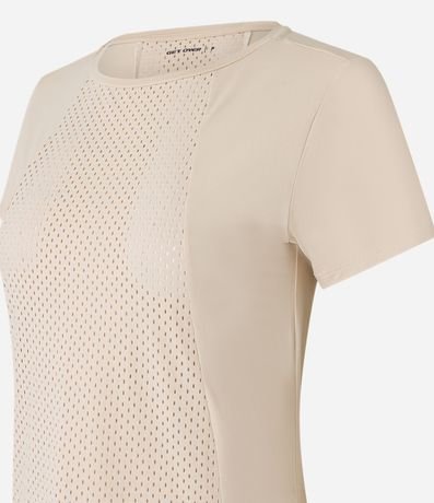 Remera Deportiva de Microfibra con Recortes Perforados 6