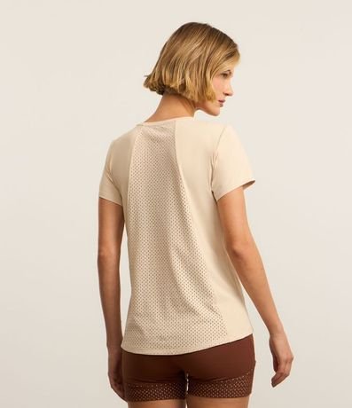 Remera Deportiva de Microfibra con Recortes Perforados 3