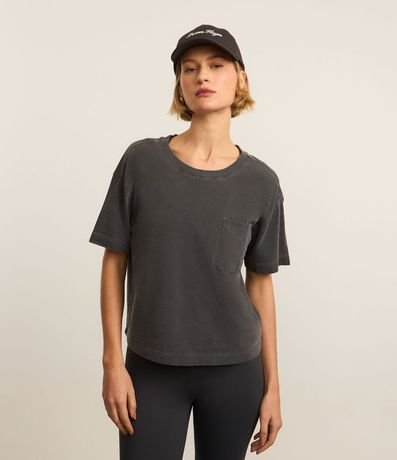 Remera Boxy Cropped Deportiva en Algodón Desteñido con Pequeño Bolsillo