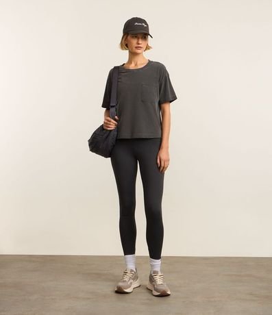 Remera Boxy Cropped Deportiva en Algodón Desteñido con Pequeño Bolsillo 2