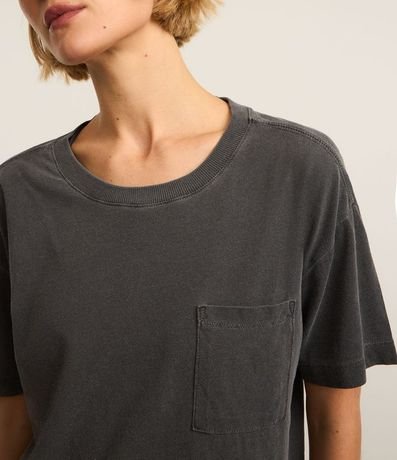 Remera Boxy Cropped Deportiva en Algodón Desteñido con Pequeño Bolsillo 3