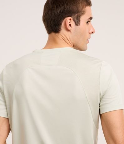 Remera Deportiva en Tecnologia Dry con Recortes y Print 3