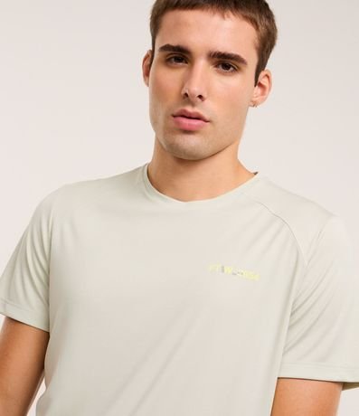 Remera Deportiva en Tecnologia Dry con Recortes y Print 4