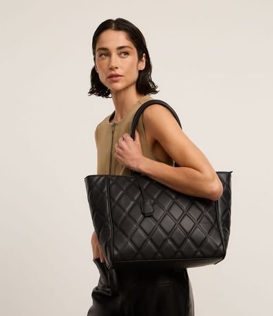 Cartera Shopper Grande con Textura Capitoneada y Borla 8