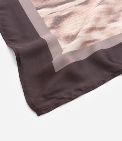Pañuelo Rectangular en Satén con Estampa Animal Print Serpiente 3