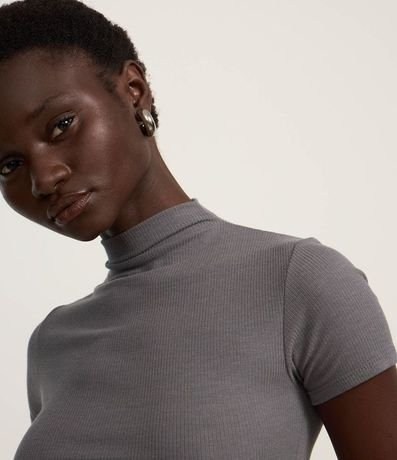 Blusa en Rib con Cuello Alto 5