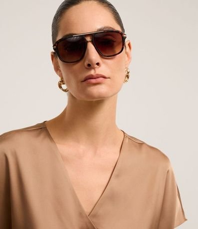 Blusa Suelta y Satinada con Pliegue Delantero 4