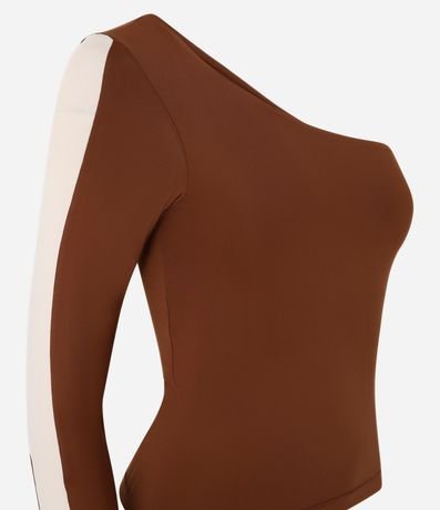 Blusa Hombro Único en Microfibra con Recorte Contrastante en la Manga 7