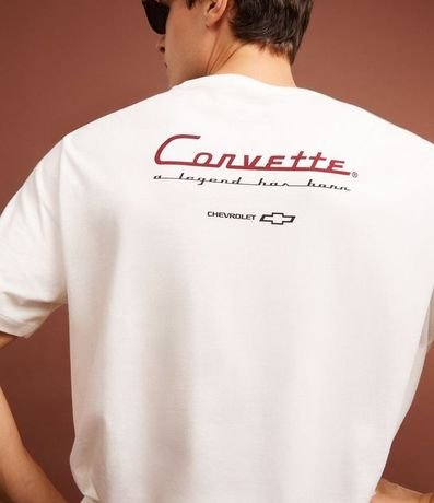 Remera Comfort en Algodón con Estampa de Carro Carro Corvette de Chevrolet 3