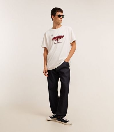 Remera Comfort en Algodón con Estampa de Carro Carro Corvette de Chevrolet 4