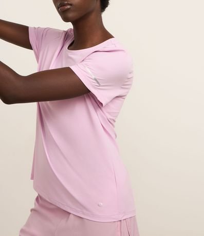 Remera Deportiva Texturizada con Detalle Reflectante 3