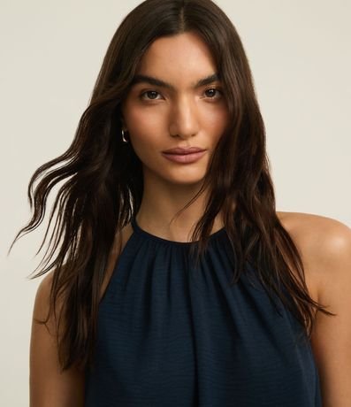 Blusa en Airflow con Volado en el Bajo y Cuello Halter 4