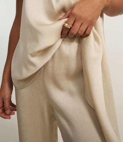 Pantalón Recto en Crepé Texturizado y Cintura Elástica 3