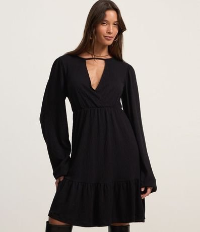 Vestido corto Texturizado con Escote Traspasado