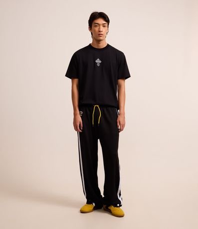 Remera Comfort en Algodón con Estampa Cruz Bordada 2