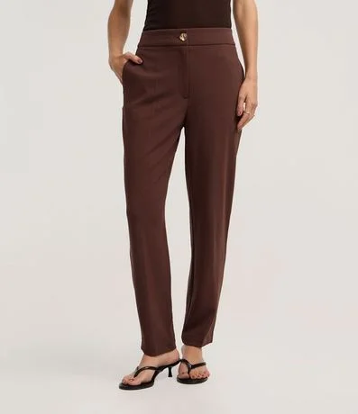 Pantalón Carrot Cintura Alta con Botón de Metal Martillado 3