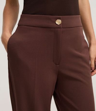 Pantalón Carrot Cintura Alta con Botón de Metal Martillado 4