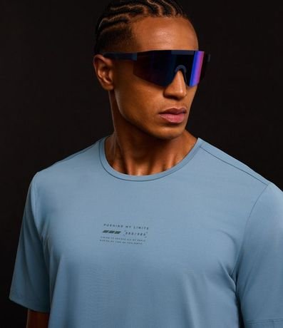 Remera Regular con Tecnologia Dry Estampa Localizada y Espalda Respirable 5