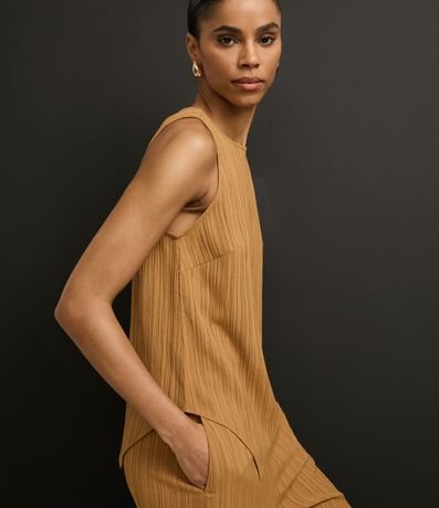 Blusa Alargada Texturizada con Bajo Asimétrica 12