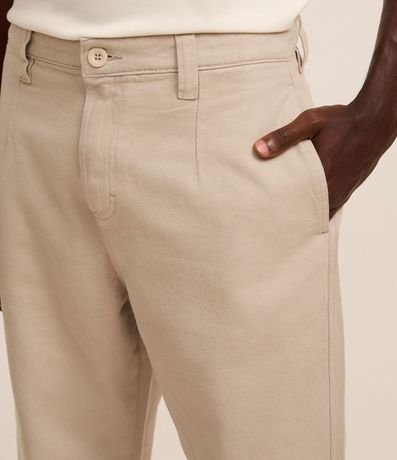 Pantalón Baggy Chino en Sarga con Bolsillos y Detalle en la Cintura 4