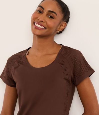 Remera Deportiva en Microfibra con Laterales Perforadas 3