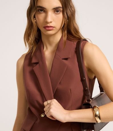 Chaleco Sastre con Cuello Blazer y Botones Metalizados 6