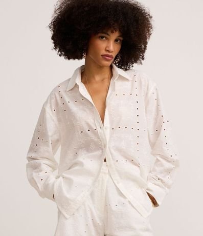 Camisa en Cambraia con Bordados y Cutouts