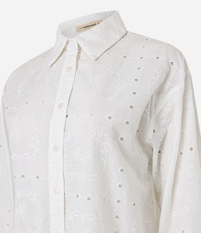 Camisa en Cambraia con Bordados y Cutouts 11